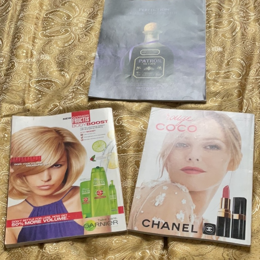 Miley Cyrus cover magazines 2009, 2010, 2013 - Picture 5 of 8